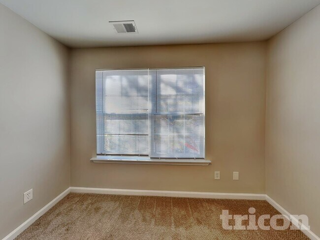 Building Photo - 728 Celeste Ln