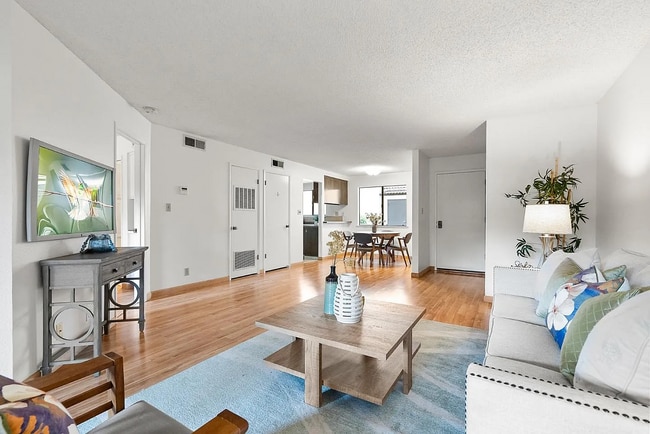 Building Photo - Charming 1 Bedroom 1 Bathroom Condo in the...