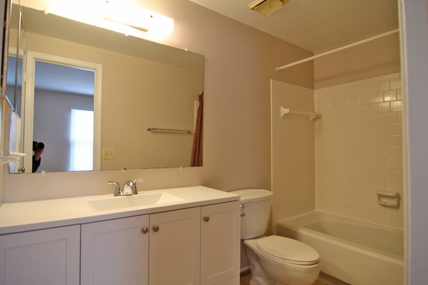 Building Photo - 6148 Martins Landing Ct