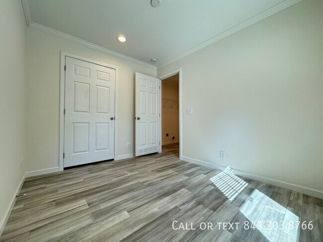 Building Photo - Mt Pleasant Homes GREAT LOCATION!!!!