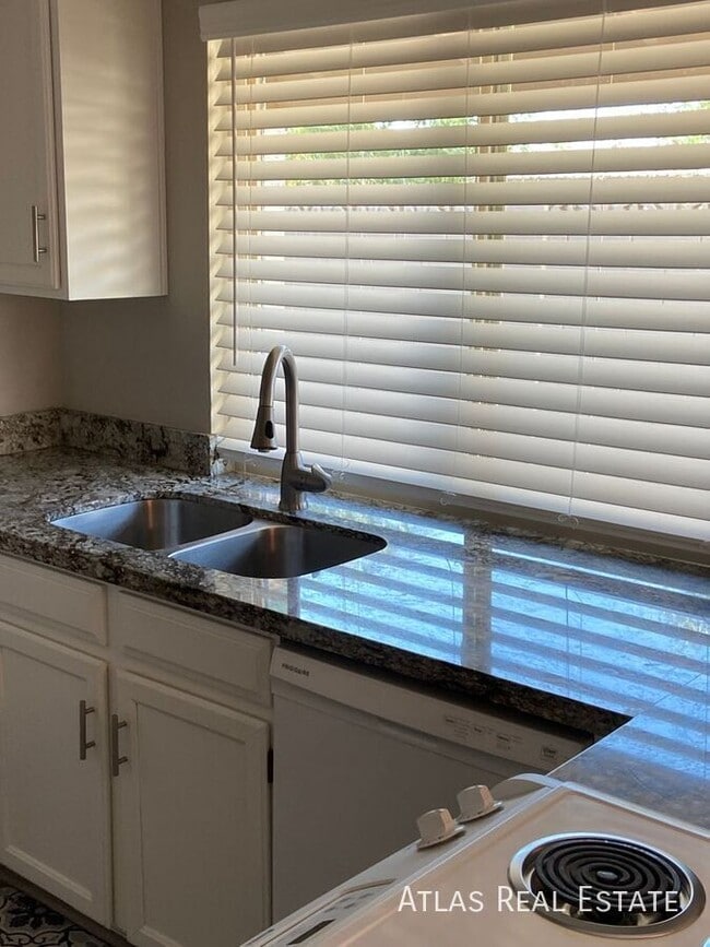 Building Photo - 4546 W Continental Dr