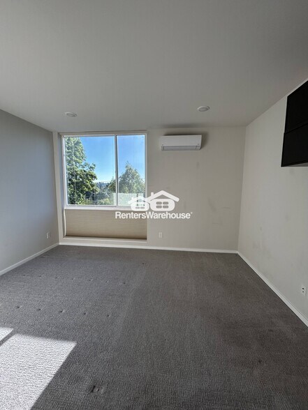 Building Photo - 802 29th Ave S