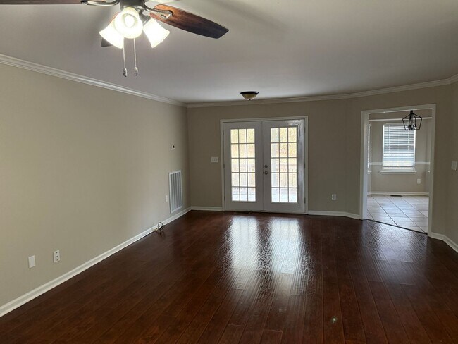 Building Photo - Beautifully Renovated Home in Trussville City Schools – Fireplace & 2-Car Garage