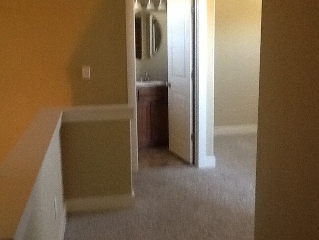 Building Photo - 3 BEDROOM, 2.5 BATHROOM SADDLE RIDGE TWINHOME