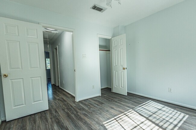 Building Photo - 19334 Strathmore Pl Ln