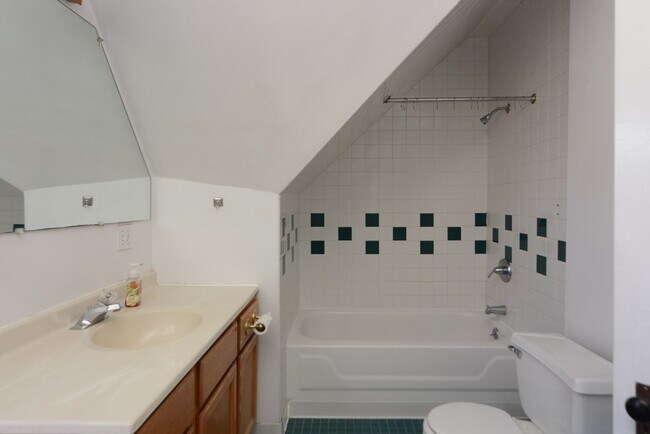 Building Photo - 3113 N Racine Ave