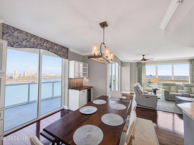 Building Photo - 231 Riverside Dr