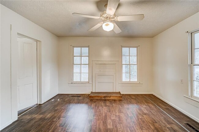 Building Photo - 1290 Reavis Mountain Rd