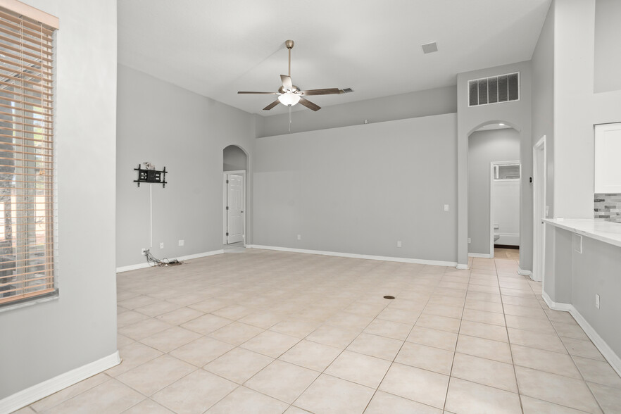 Building Photo - 2810 University Acres Dr