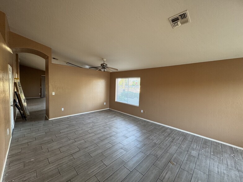 Building Photo - 4525 E Princeton Ave
