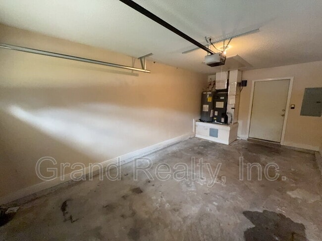 Building Photo - 6901 Ella St