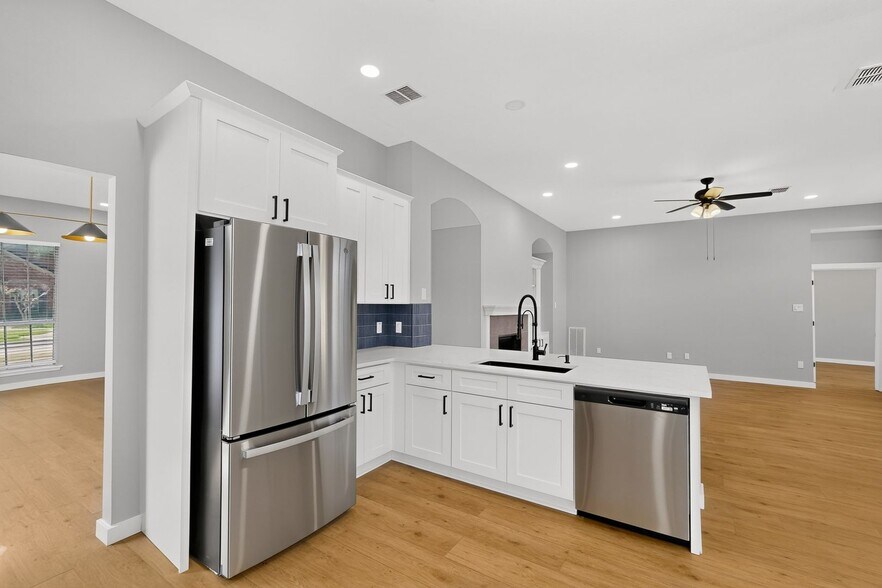 Building Photo - 11112 Amber Valley Dr
