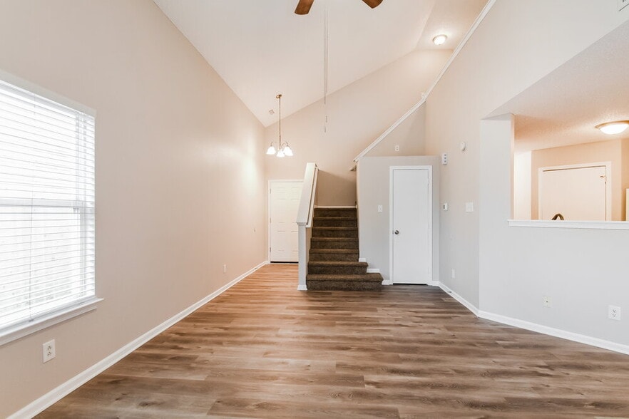 Building Photo - 16804 Lowell Dr