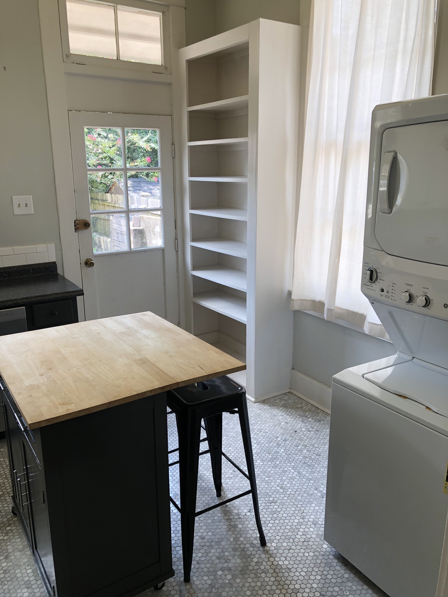 Kitchen/laundry - 8210 Plum St