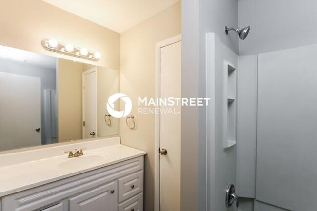 Building Photo - 3 Bedroom Pet-Friendly Home in CHARLOTTE, NC with Main Street Renewal