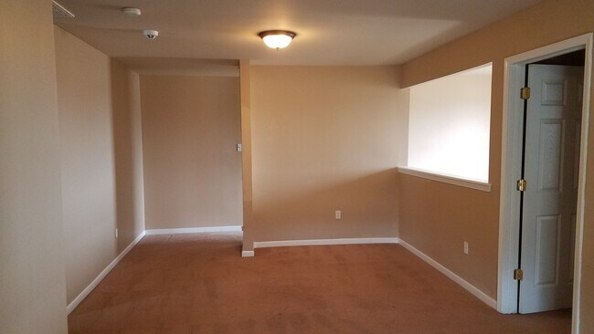 Building Photo - 40467 Hawthorne Dr