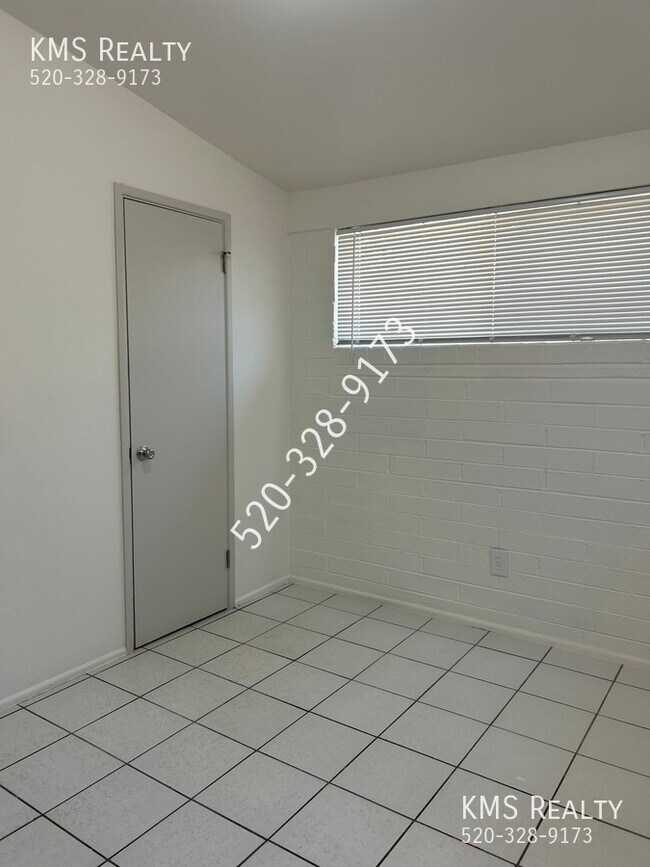 Building Photo - 5126 E Bellevue St