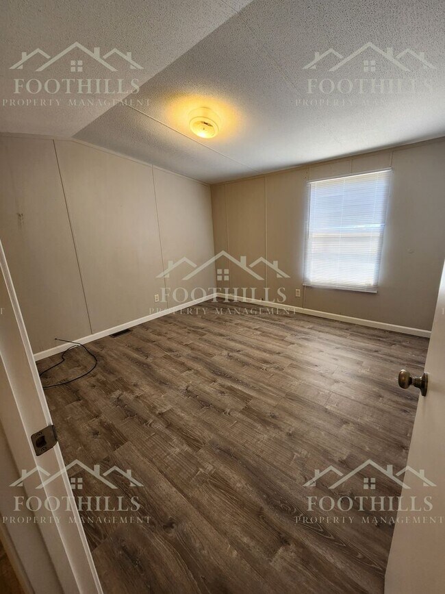 Building Photo - 3 Bedroom, 2 Bath Home Near Portman Marina...