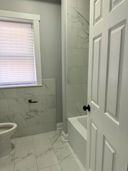 Bathroom View 2 - 314 N Latrobe Ave