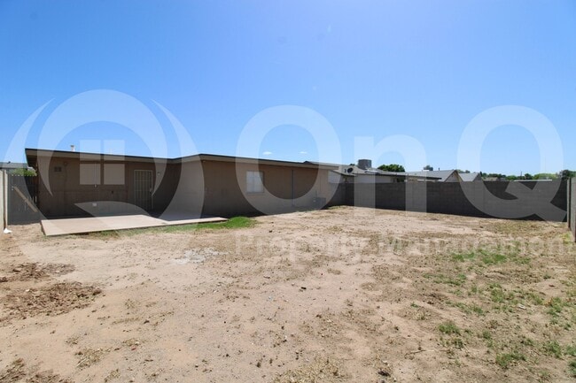 Building Photo - 4050 E St Anne Ave