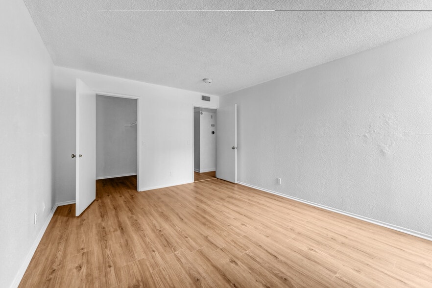 Building Photo - 4040 Via Marisol