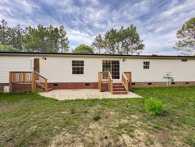 Building Photo - 4 Bedroom, 2 Bathroom: Pets Allowed!