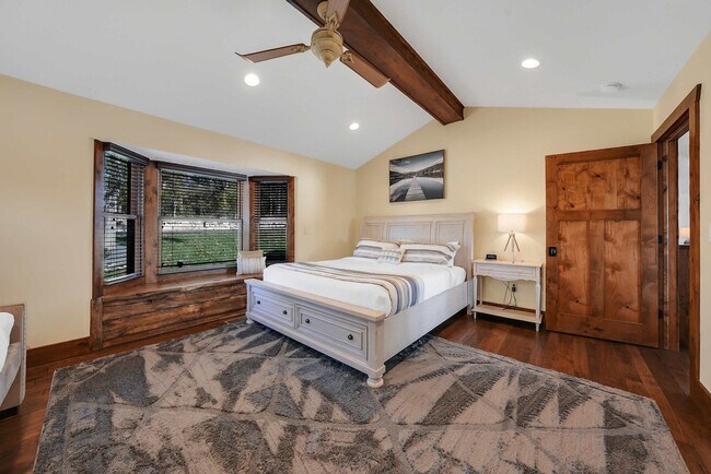 Building Photo - 201 Shady Ozark Ln