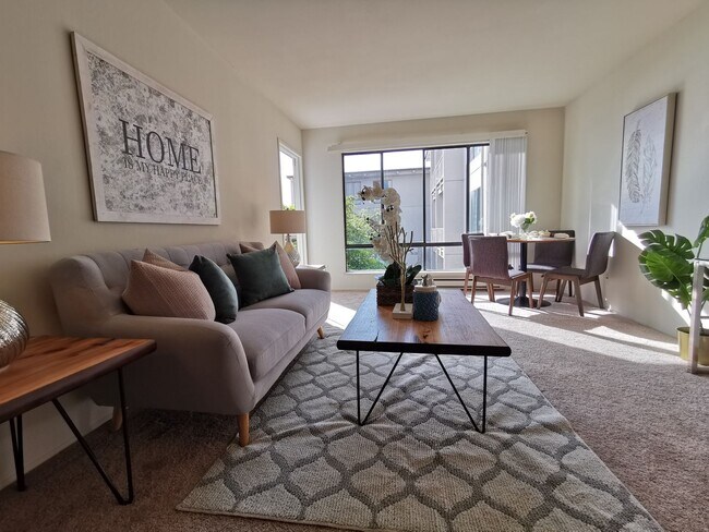 Building Photo - One Bedroom Condo Available in Watergate C...