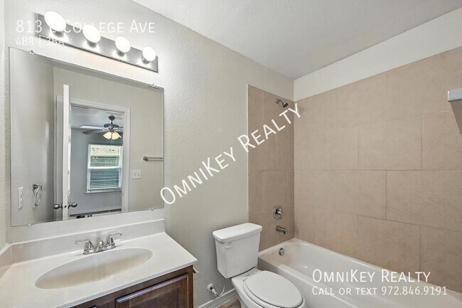 Building Photo - 813 E College Ave