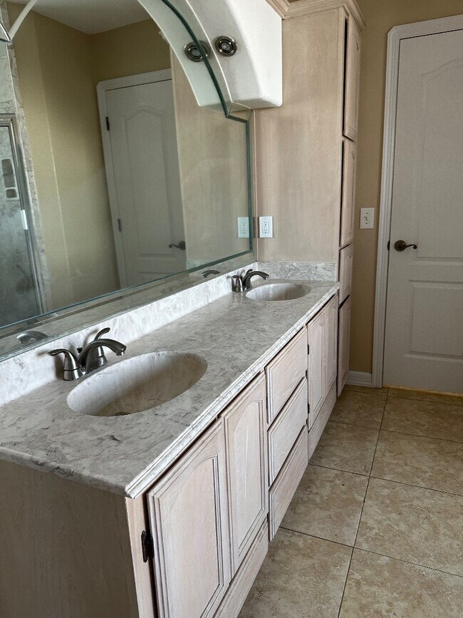 Building Photo - 4007 Zuley St