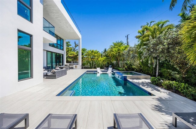 Building Photo - 2001 Marietta Dr