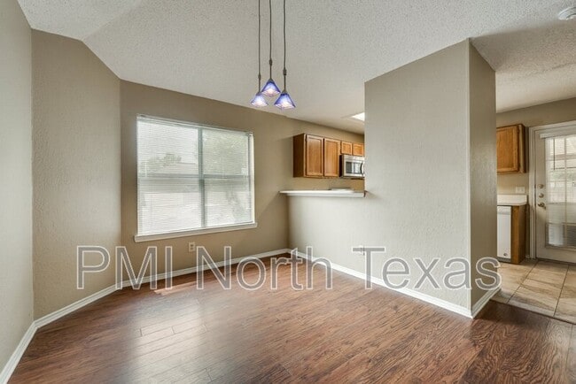 Building Photo - 2701 London Ct