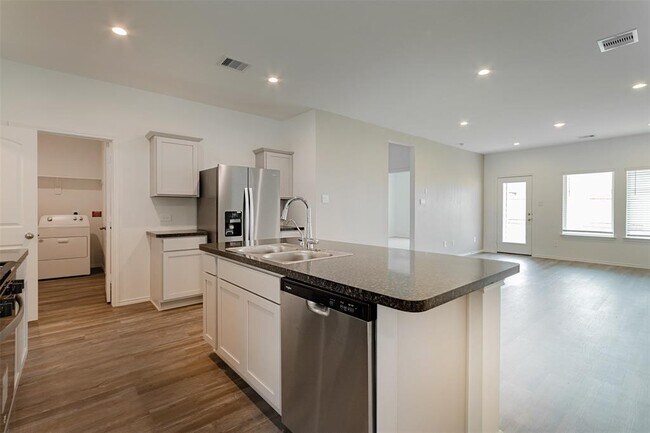 Building Photo - 5602 Sycamore Glen Dr