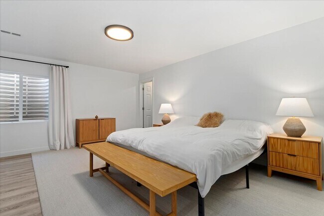 Building Photo - Gorgeous 5 Bedroom Home in Saratoga Springs!