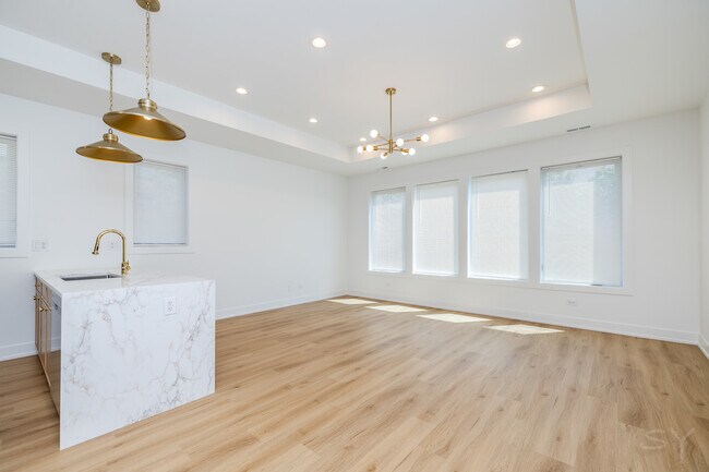 Building Photo - 6048 S Eberhart Ave