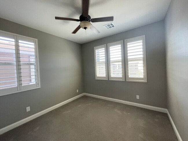 Building Photo - To schedule a viewing, call Wally Fellman ...