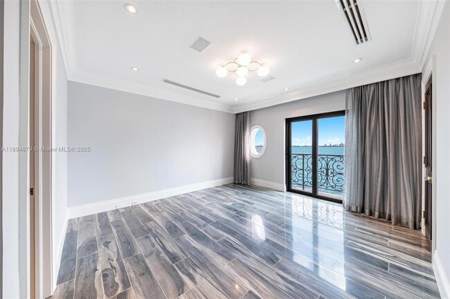 Building Photo - 1331 Bay Terrace