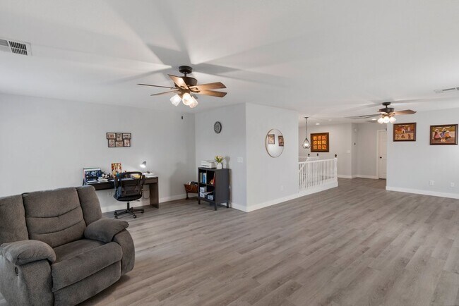 Building Photo - 6924 Ghost Ranch Ave