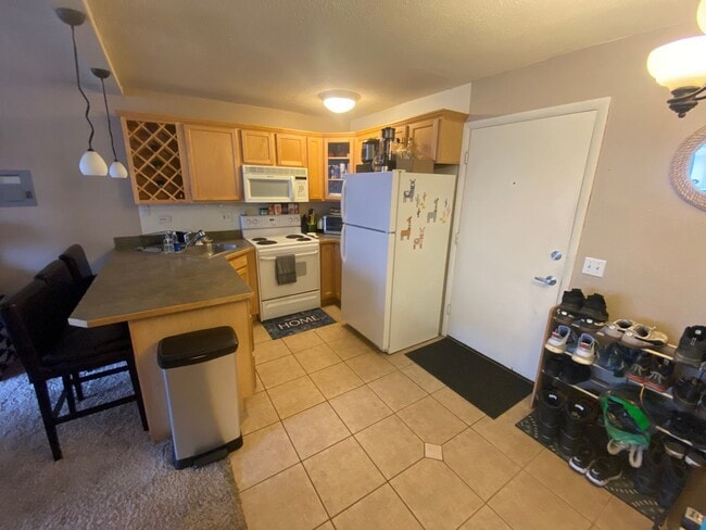 Building Photo - Great Barrington Condo