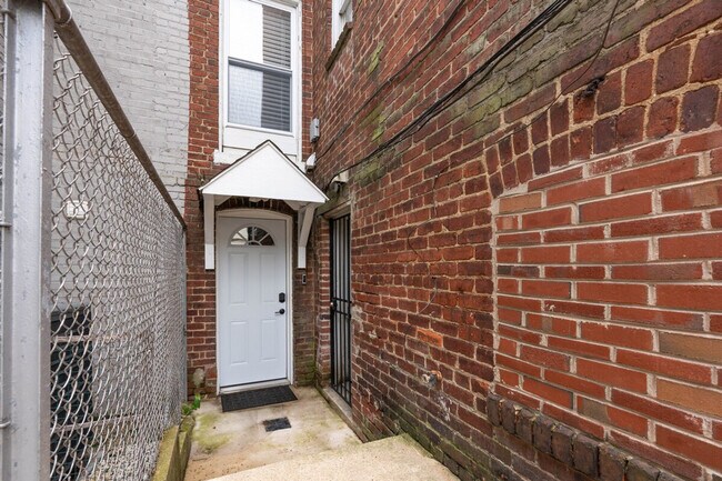 Building Photo - 651 Columbia Rd NW