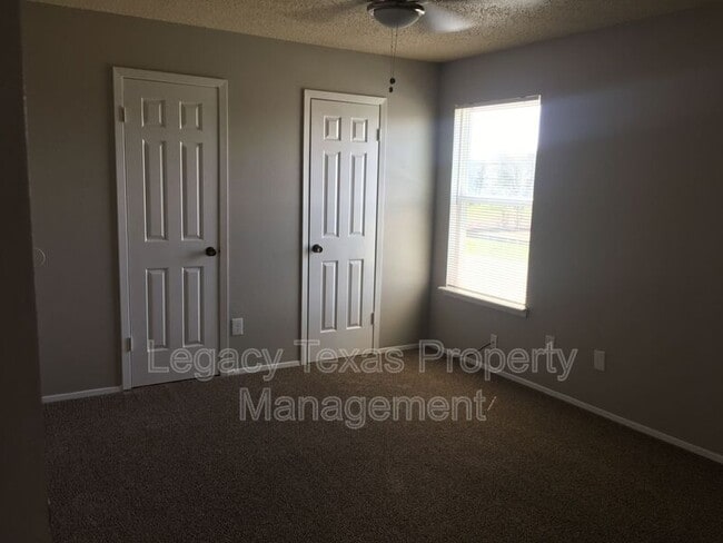 Building Photo - 1409 Courtney Pl
