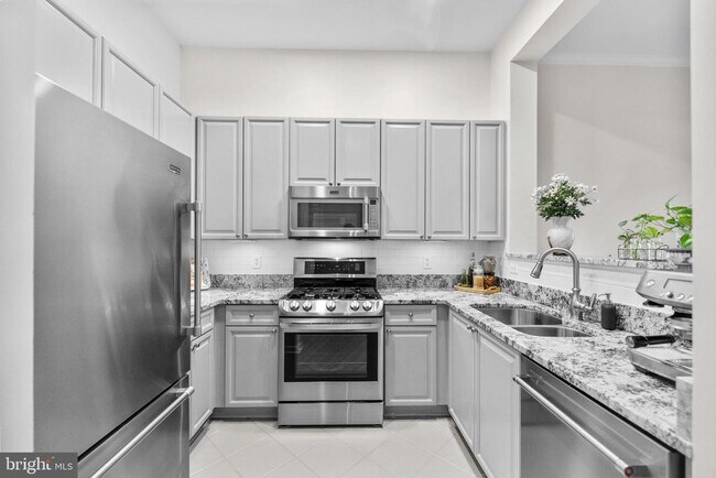 Building Photo - 4951 Brenman Park Dr