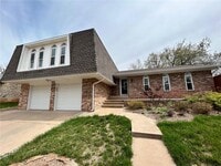 Building Photo - 908 East Dr