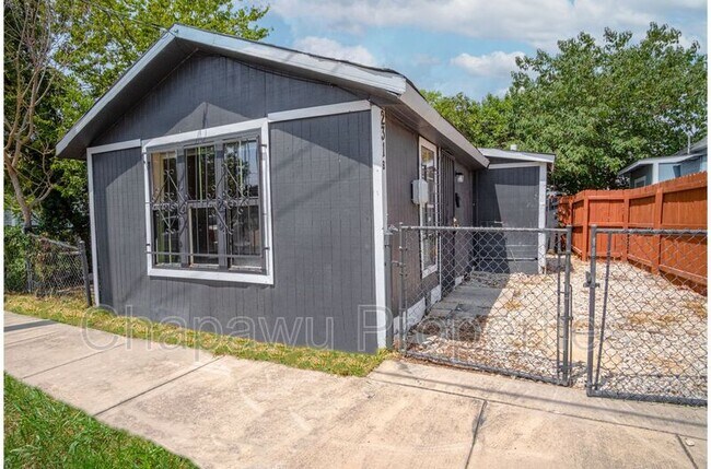 Building Photo - 231 Cactus St