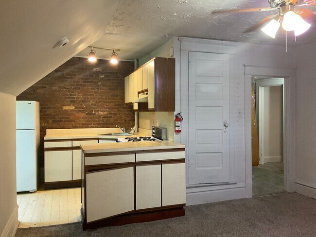 Building Photo - 215 Woodbine St