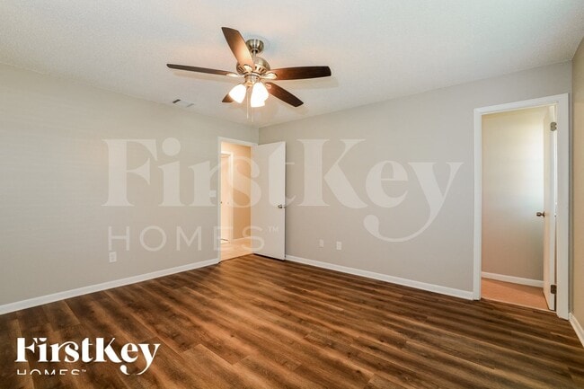 Building Photo - 1257 Poinsettia Dr
