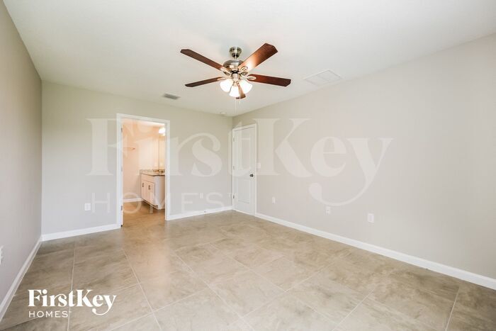 Building Photo - 706 Yeager Ct