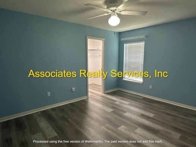 Building Photo - Beautiful Family home in Mentone!