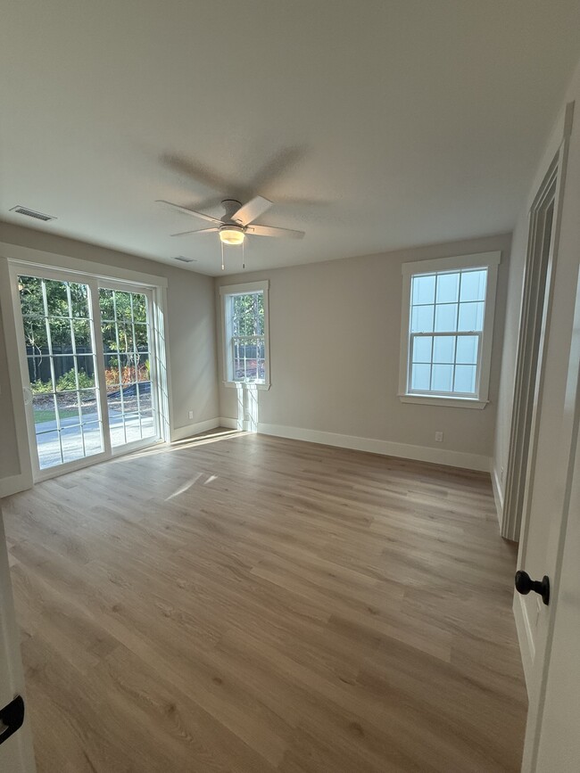 Building Photo - 209 Halyard Dr