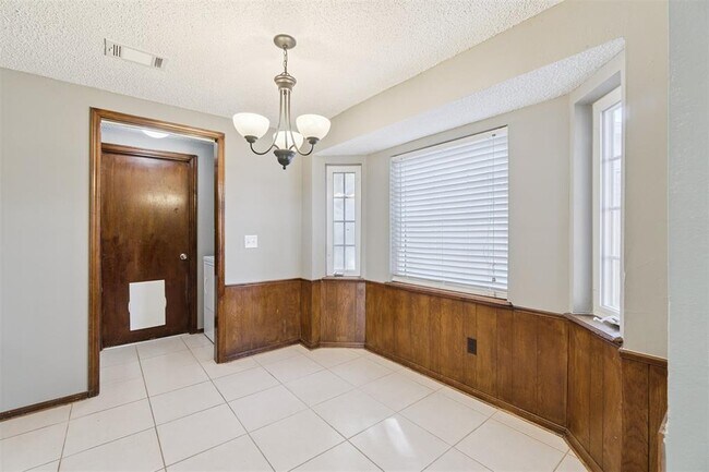 Building Photo - 1205 Swan Lake Rd